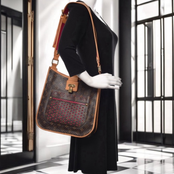 Louis Vuitton Fuchsia Monogram Perforated Musette Bag ~ Excellent Condition - Picture 12 of 13